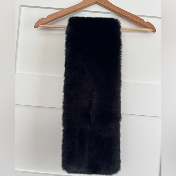 Faux Fur Scarve - Picture 3 of 4